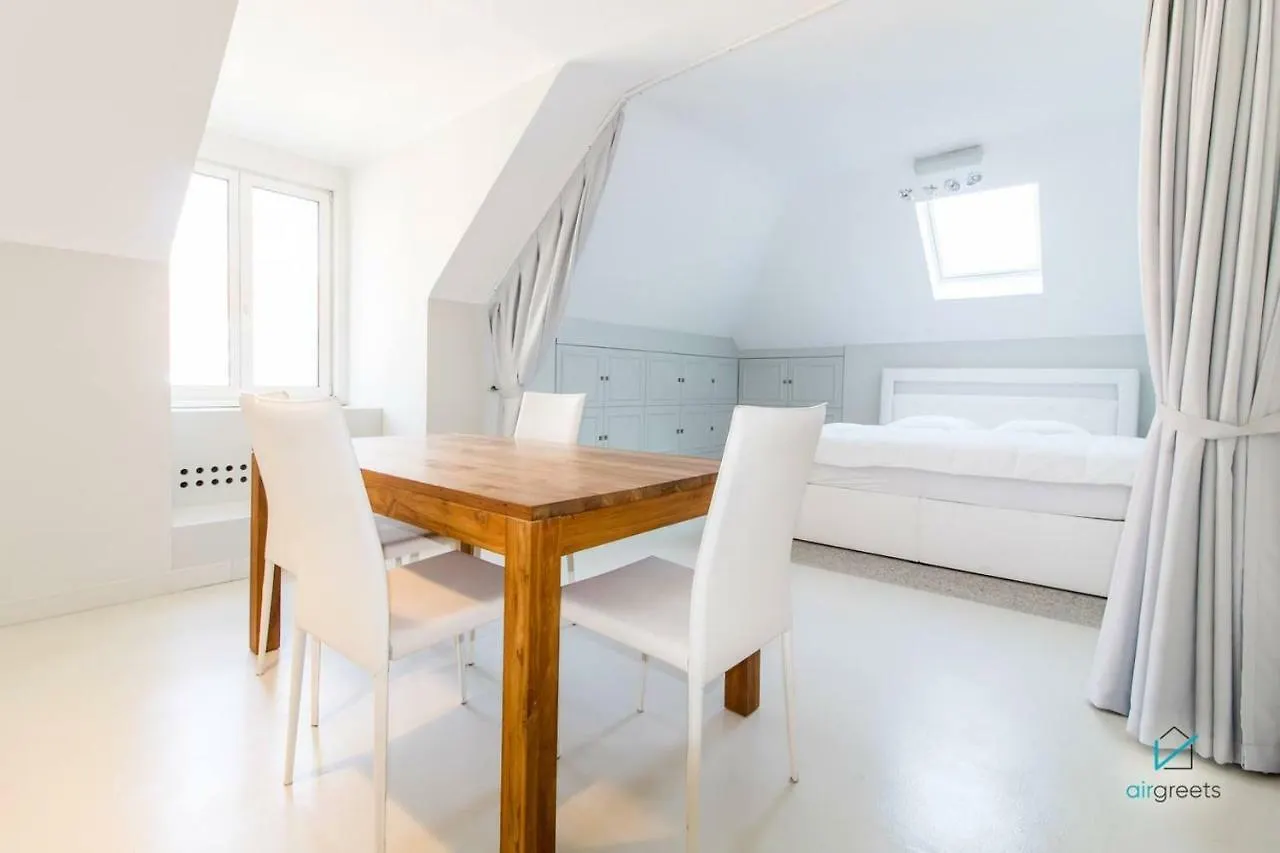Modern, Minimalist Apartment In ウィーン オーストリア